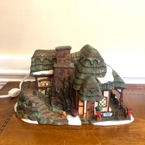 Dept. 56 Heritage Village Collection "Crooked Fence Cottage" Porcelain House